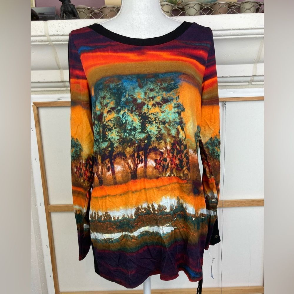 TRICOTTO NWOT Colorful Southwest Long SleeveTop w/button sleeves w/thumbholes